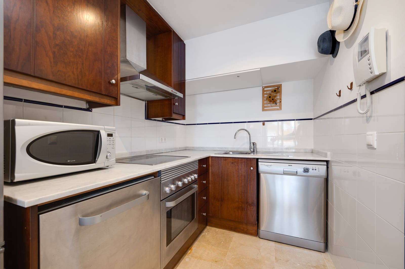 2 soveværelse Strandlejlighed til salg i Torrevieja med swimmingpool garage - € 282.000 (Ref: 9265565)