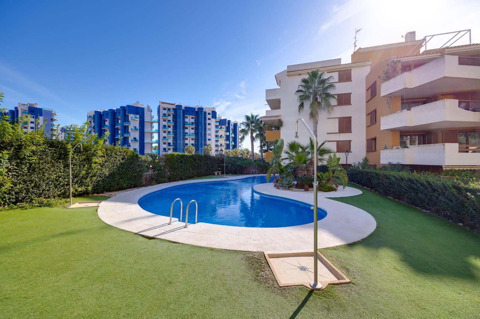 2 soveværelse Strandlejlighed til salg i Torrevieja med swimmingpool garage - € 282.000 (Ref: 9265565)