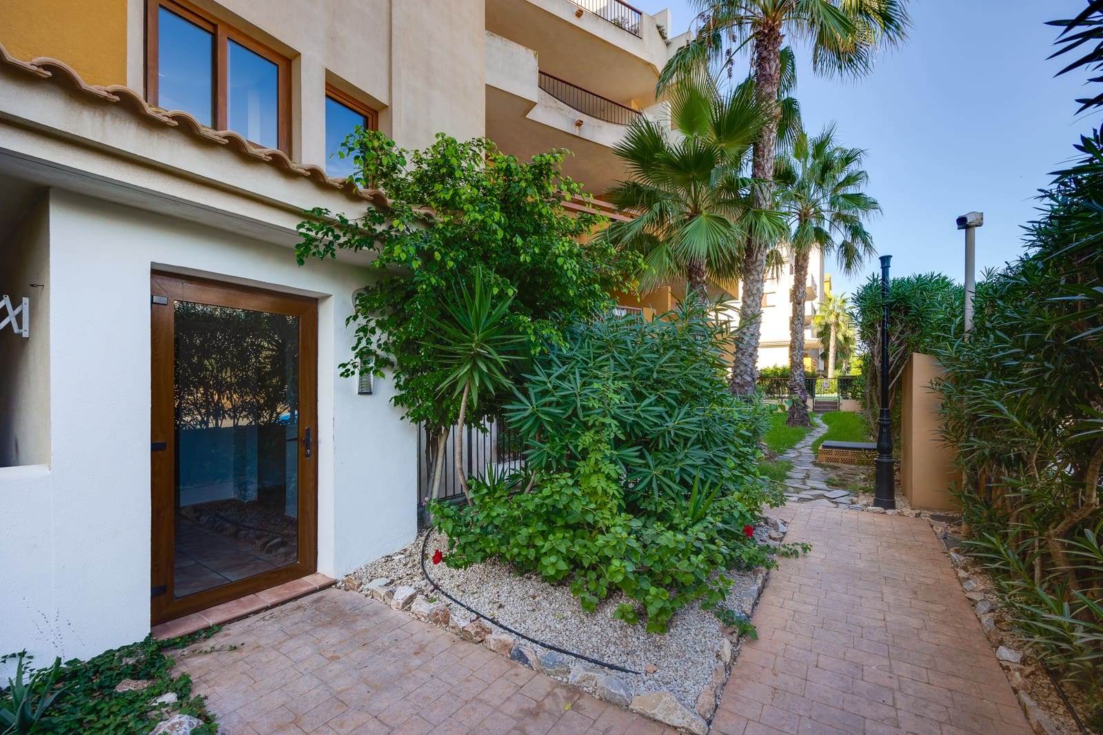 2 soveværelse Strandlejlighed til salg i Torrevieja med swimmingpool garage - € 282.000 (Ref: 9265565)