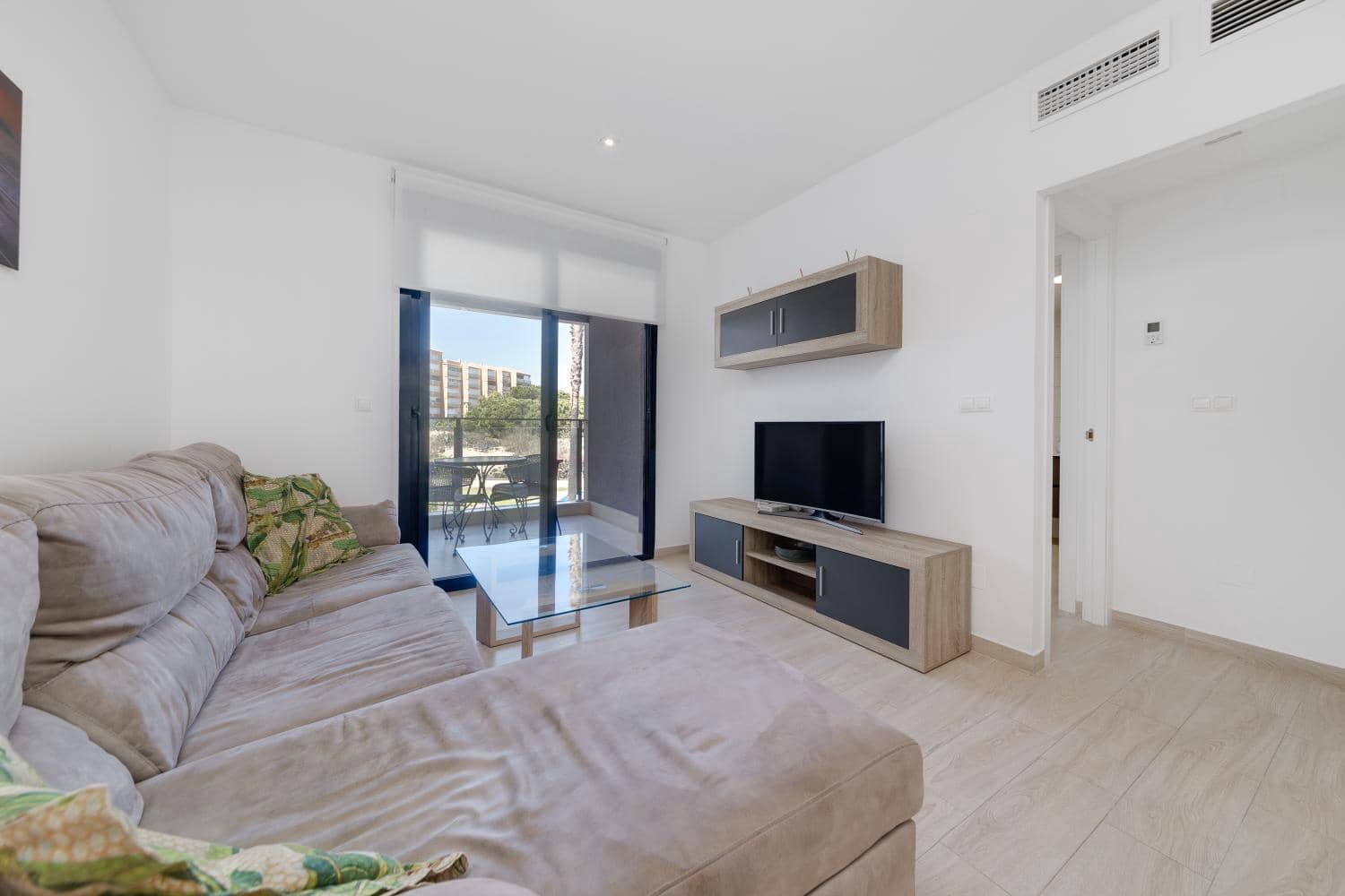 2 makuuhuone Ranta-asunto myytävänä paikassa Torrevieja - 249 900 € (Ref: 9307066)