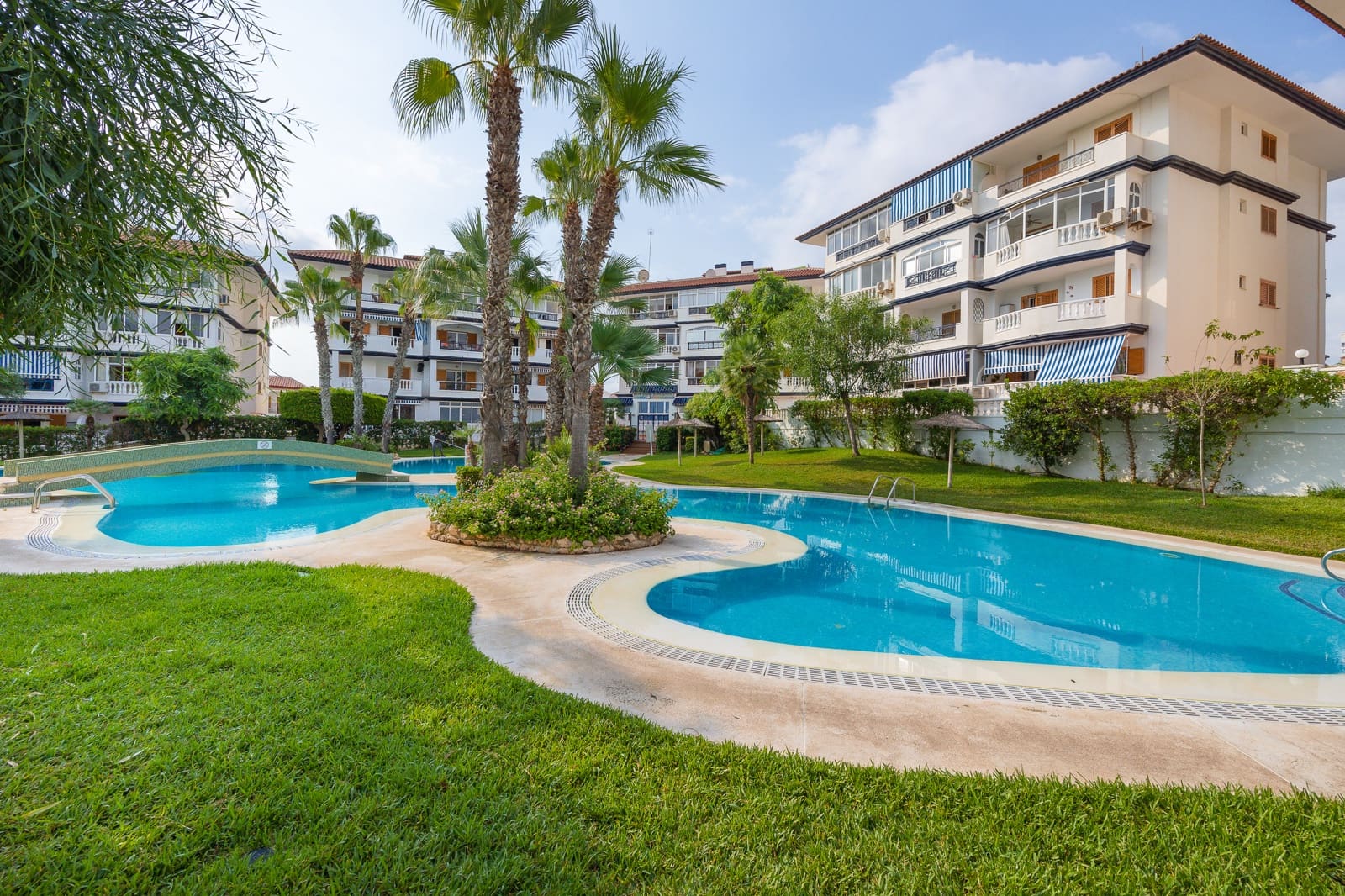 1 soveværelse Studio til salg i Torrevieja med swimmingpool - € 124.900 (Ref: 9376415)