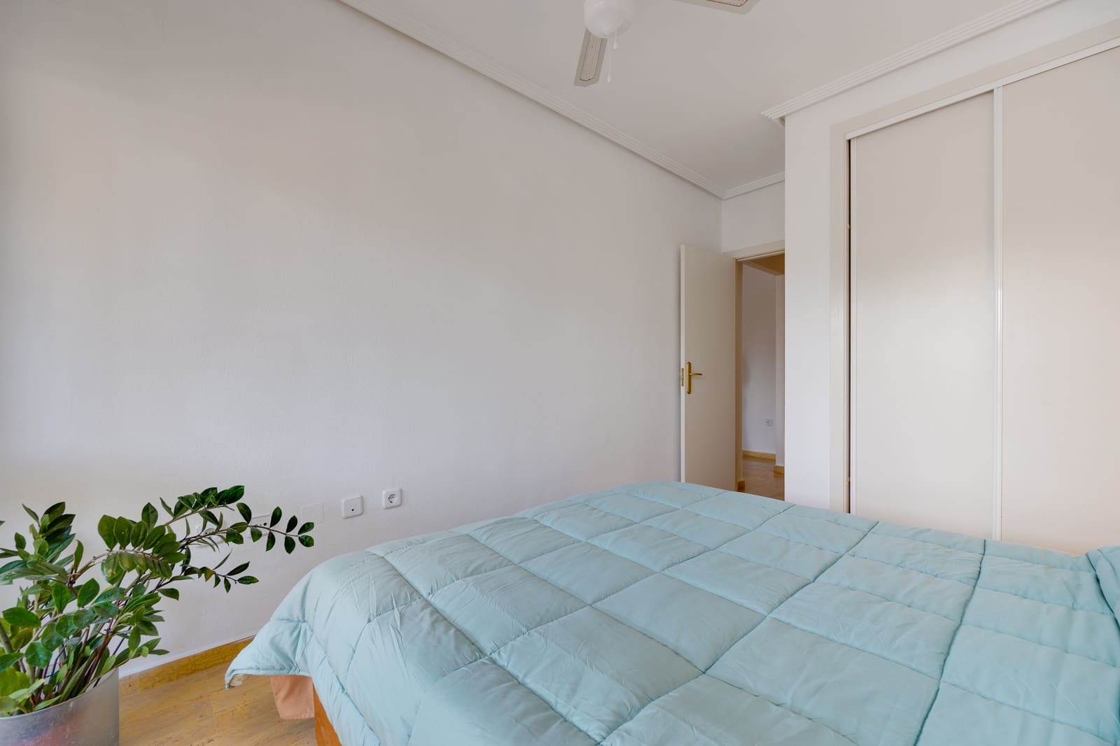 Beach Apartment for sale in Orihuela Costa - € 229,000 (Ref: 9620730)