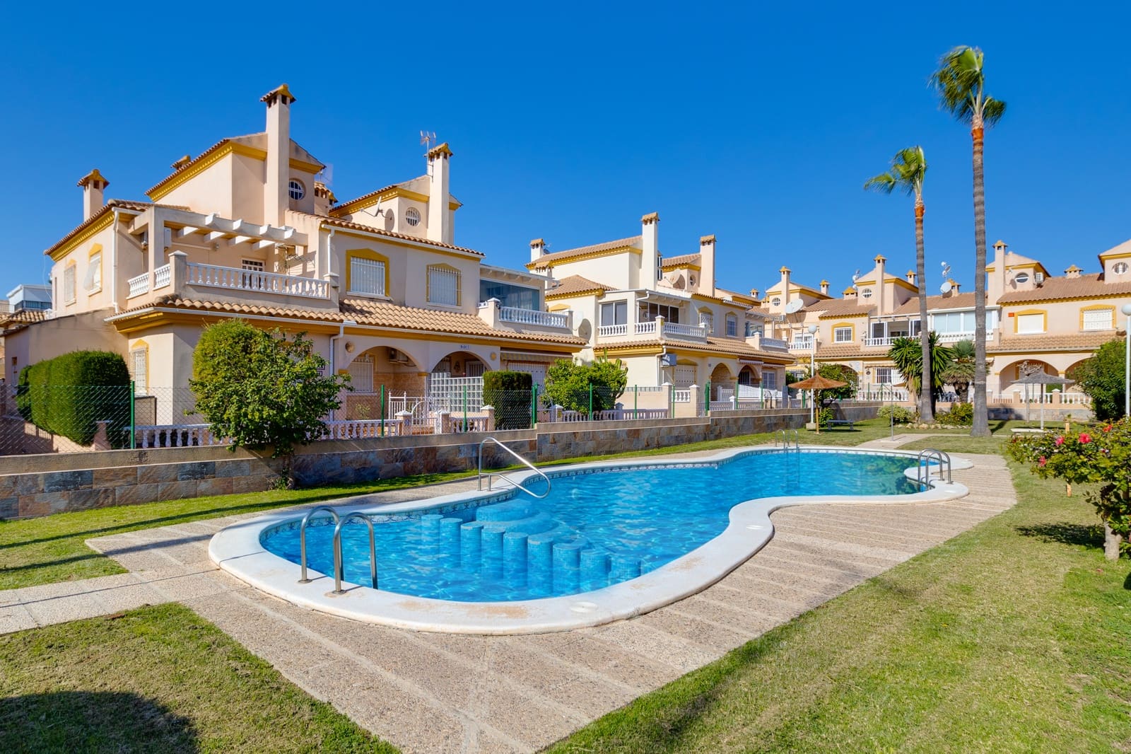 3 quarto Casa em Banda para venda em Orihuela Costa com piscina - 189 000 € (Ref: 9726197)