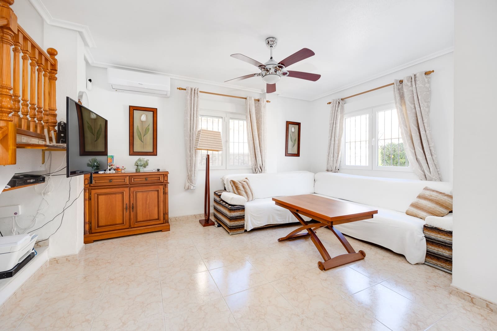 3 sypialnia Willa na sprzedaż w Orihuela Costa z basenem garażem - 395 000 € (Ref: 9826027)