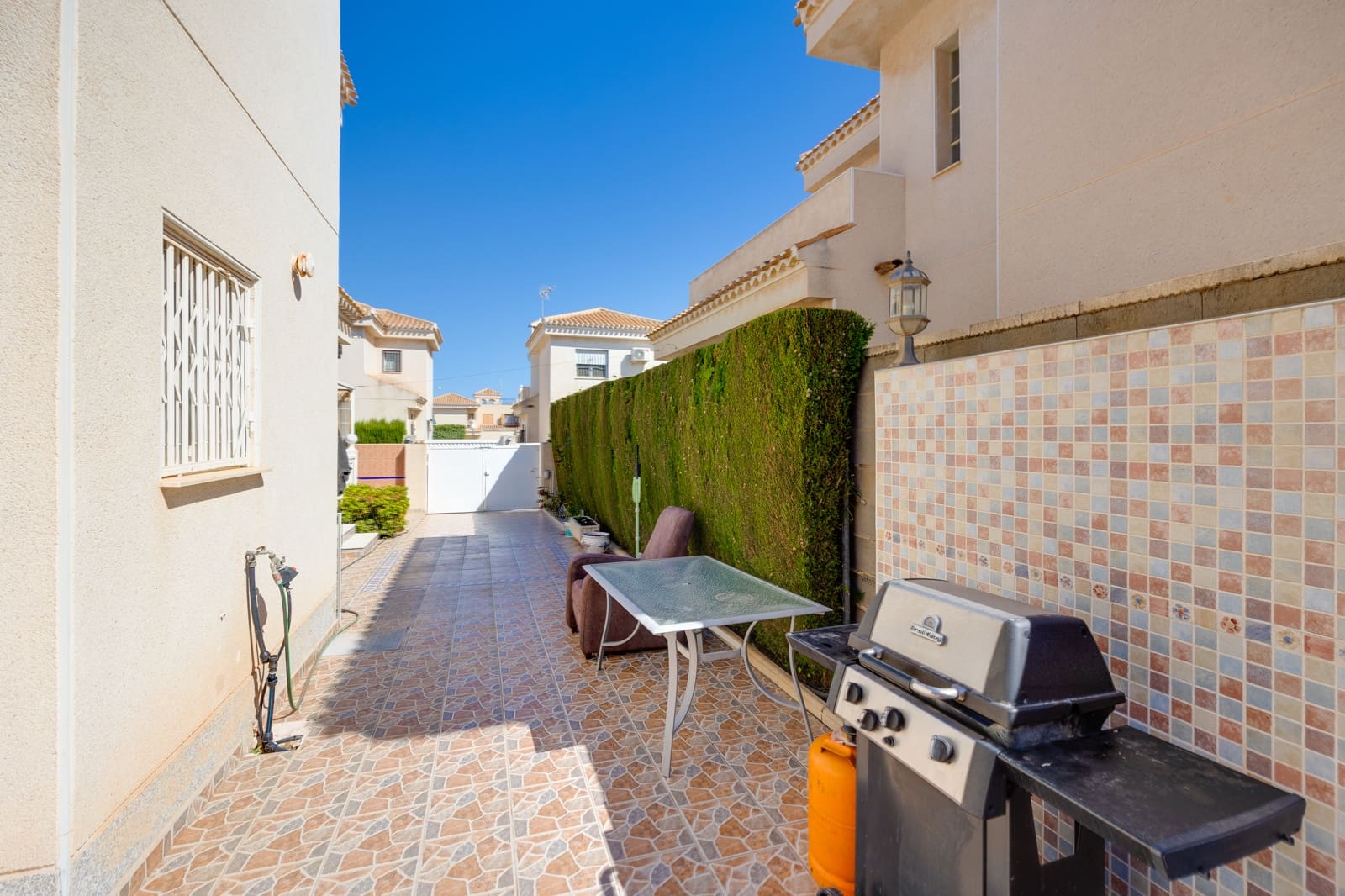3 sypialnia Willa na sprzedaż w Orihuela Costa z basenem garażem - 395 000 € (Ref: 9826027)