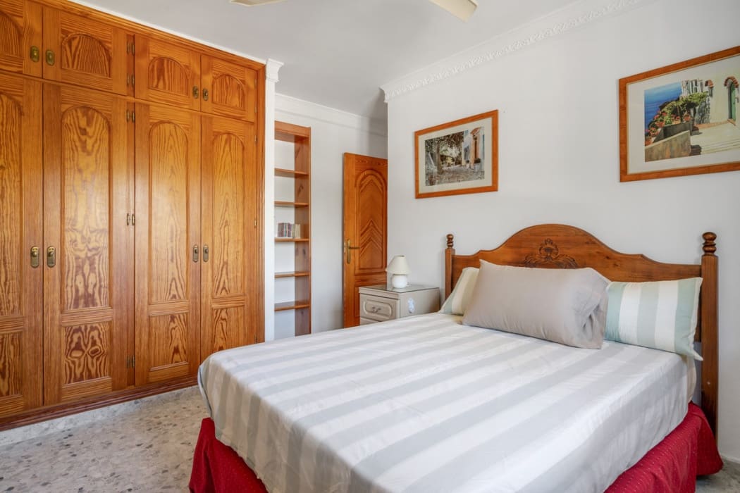 4 sypialnia Willa na sprzedaż w Estepona z basenem garażem - 850 000 € (Ref: 10005197)