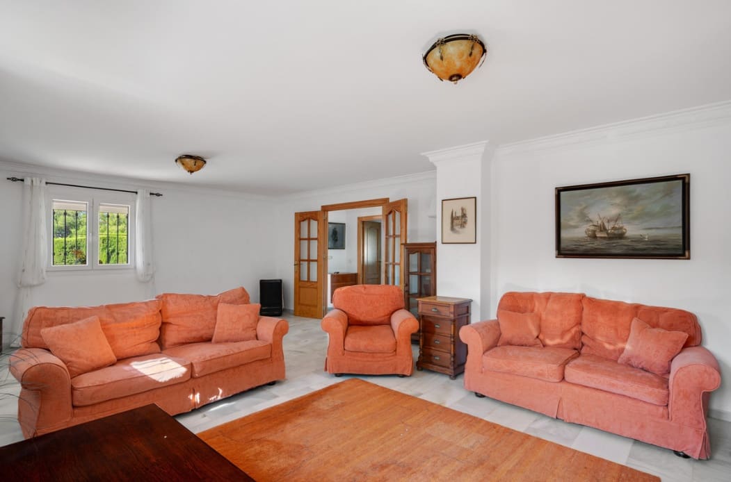 4 sypialnia Willa na sprzedaż w Estepona z basenem garażem - 850 000 € (Ref: 10005197)