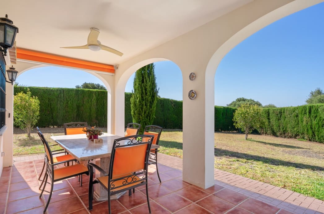 4 sypialnia Willa na sprzedaż w Estepona z basenem garażem - 850 000 € (Ref: 10005197)