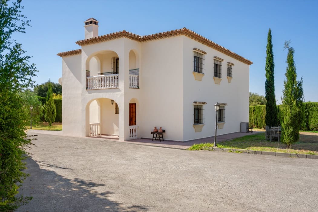 4 sypialnia Willa na sprzedaż w Estepona z basenem garażem - 850 000 € (Ref: 10005197)