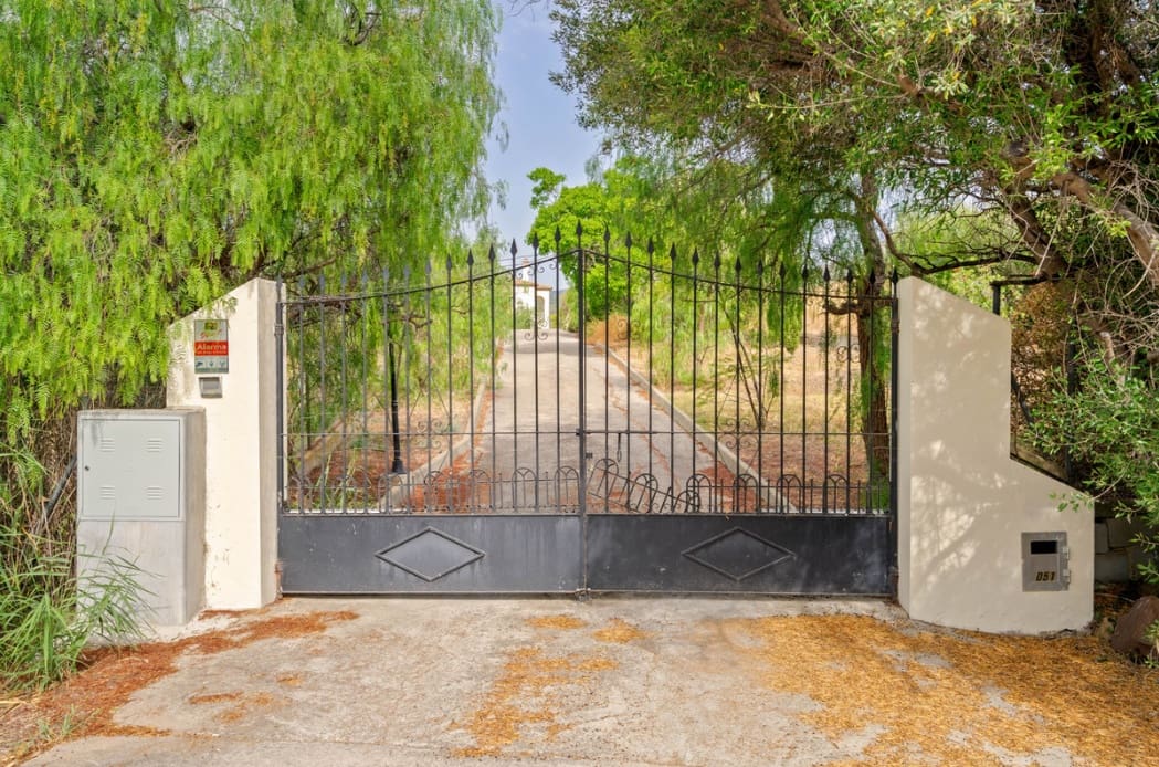4 sypialnia Willa na sprzedaż w Estepona z basenem garażem - 850 000 € (Ref: 10005197)