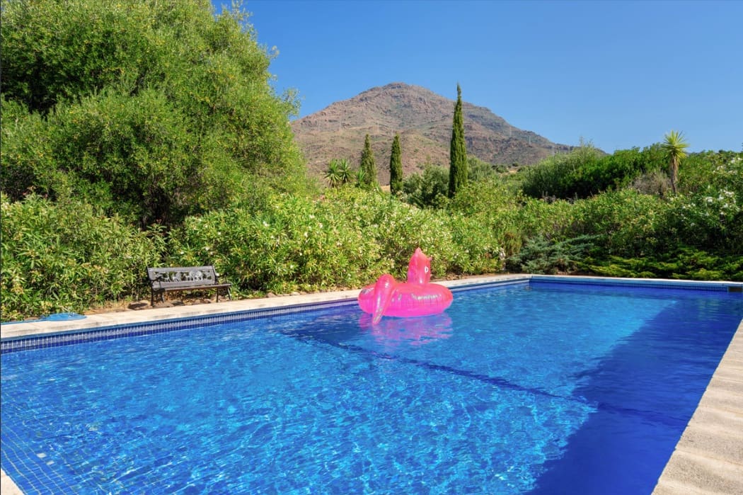 4 sypialnia Willa na sprzedaż w Estepona z basenem garażem - 850 000 € (Ref: 10005197)