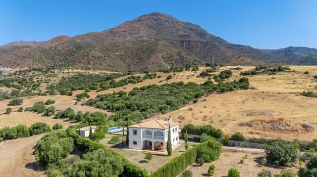 4 soverom Villa til salgs i Estepona med svømmebasseng garasje - € 850 000 (Ref: 10005197)
