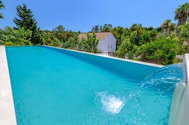 4 sypialnia Willa na sprzedaż w Sotogrande, San Roque z basenem garażem - 2 490 000 € (Ref: 10012938)