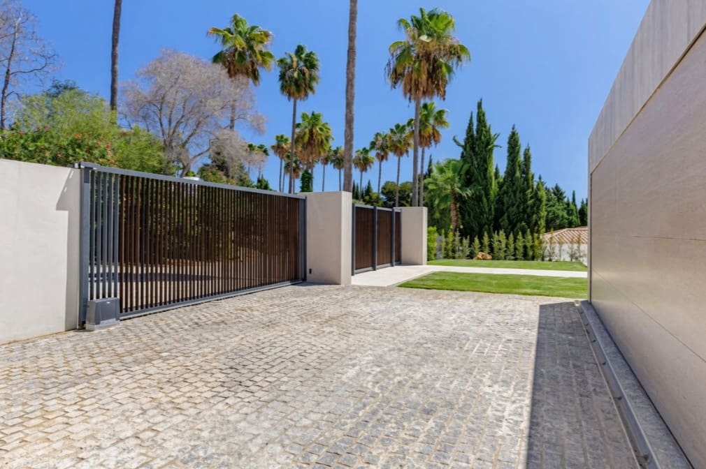 4 sypialnia Willa na sprzedaż w Sotogrande z basenem garażem - 2 490 000 € (Ref: 10012938)
