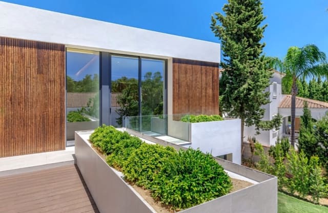 4 sypialnia Willa na sprzedaż w Sotogrande, San Roque z basenem garażem - 2 490 000 € (Ref: 10012938)