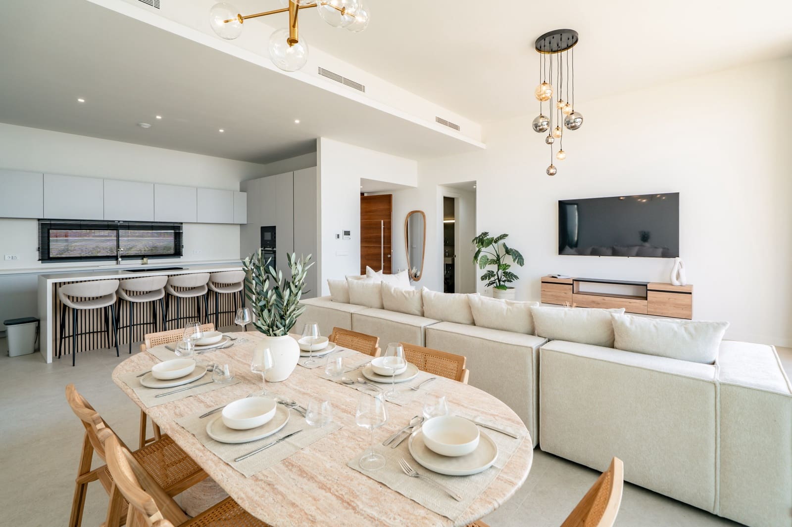 3 bedroom Villa for sale in Benahavis with pool garage - € 2,200,000 (Ref: 10015154)