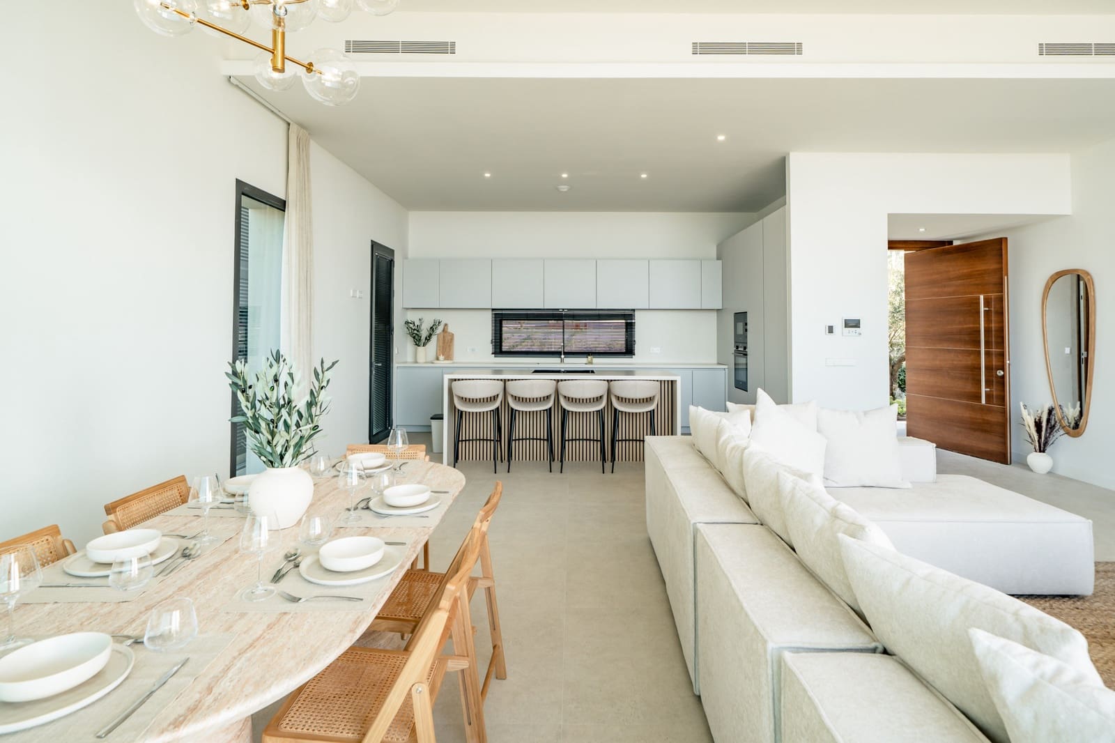 3 bedroom Villa for sale in Benahavis with pool garage - € 2,200,000 (Ref: 10015154)