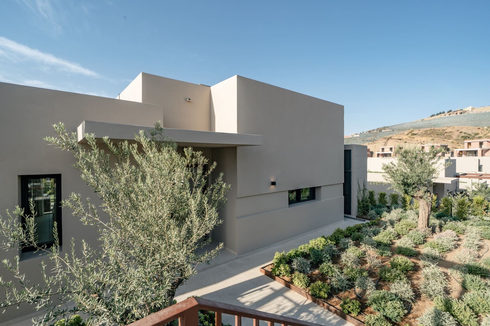 3 bedroom Villa for sale in Benahavis with pool garage - € 2,200,000 (Ref: 10015154)