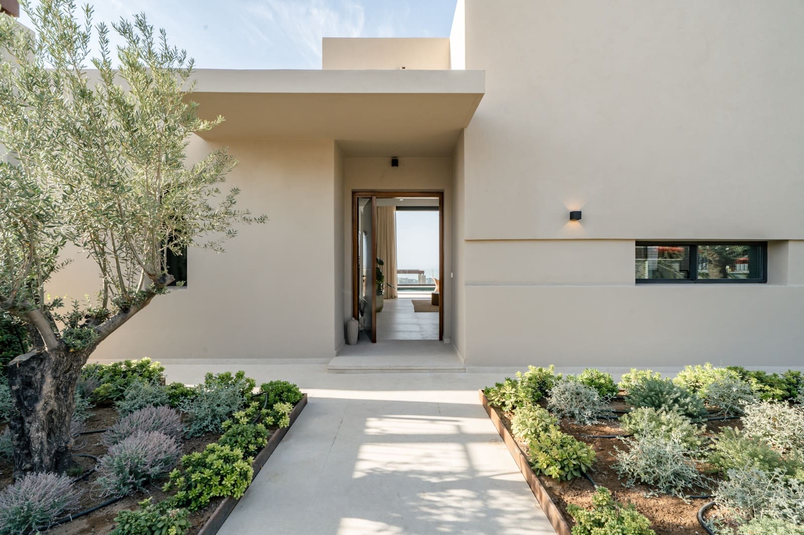3 bedroom Villa for sale in Benahavis with pool garage - € 2,200,000 (Ref: 10015154)