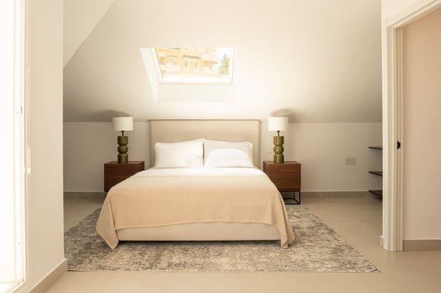 3 quarto Penthouse para venda em Marbella com piscina garagem - 1 375 000 € (Ref: 10018310)