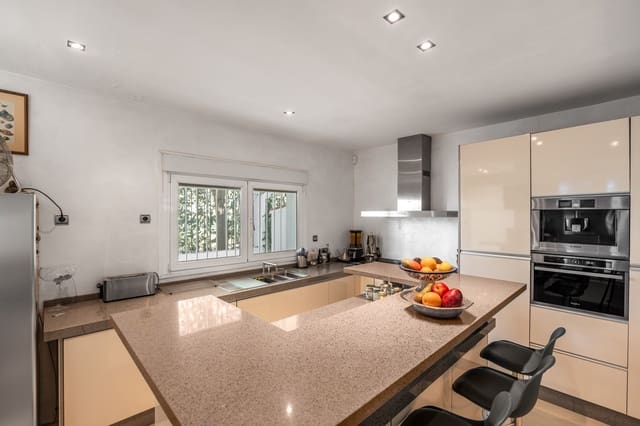 3 slaapkamer Villa te koop in Marbella met zwembad garage - € 1.490.000 (Ref: 10025206)
