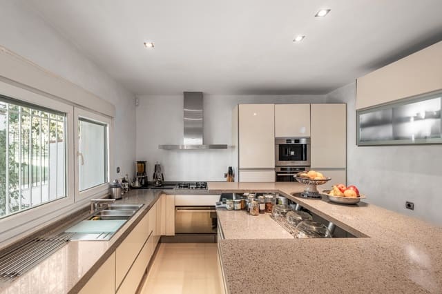 3 slaapkamer Villa te koop in Marbella met zwembad garage - € 1.490.000 (Ref: 10025206)