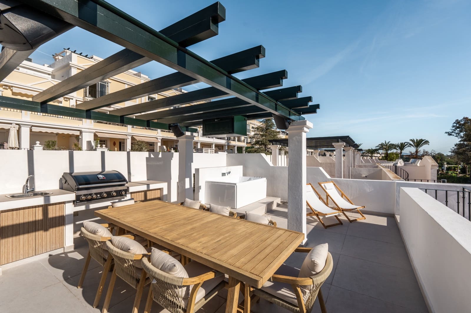 3 sypialnia Penthouse na sprzedaż w Marbella z basenem - 1 250 000 € (Ref: 10025208)
