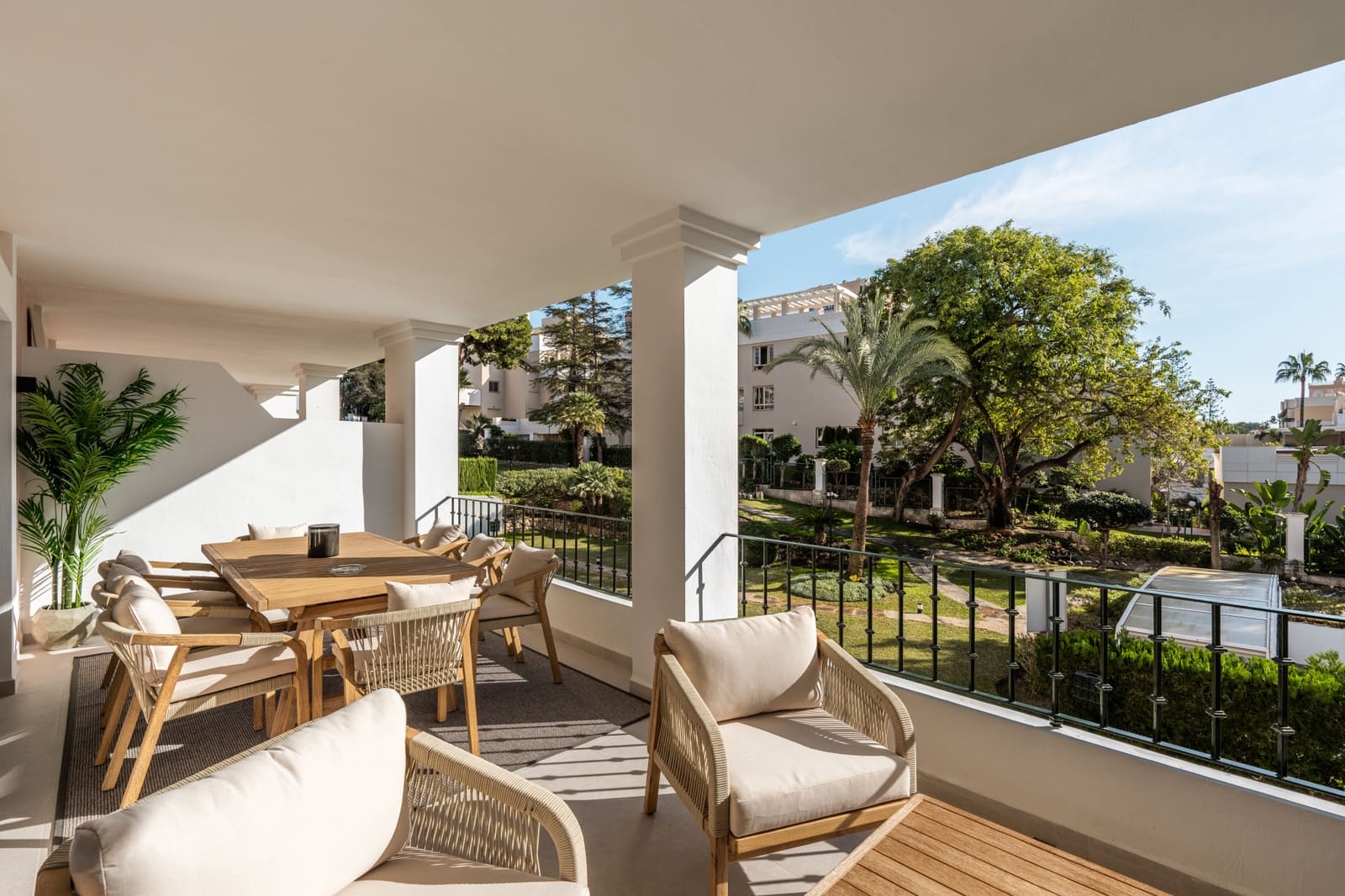 3 sypialnia Penthouse na sprzedaż w Marbella z basenem - 1 250 000 € (Ref: 10025208)