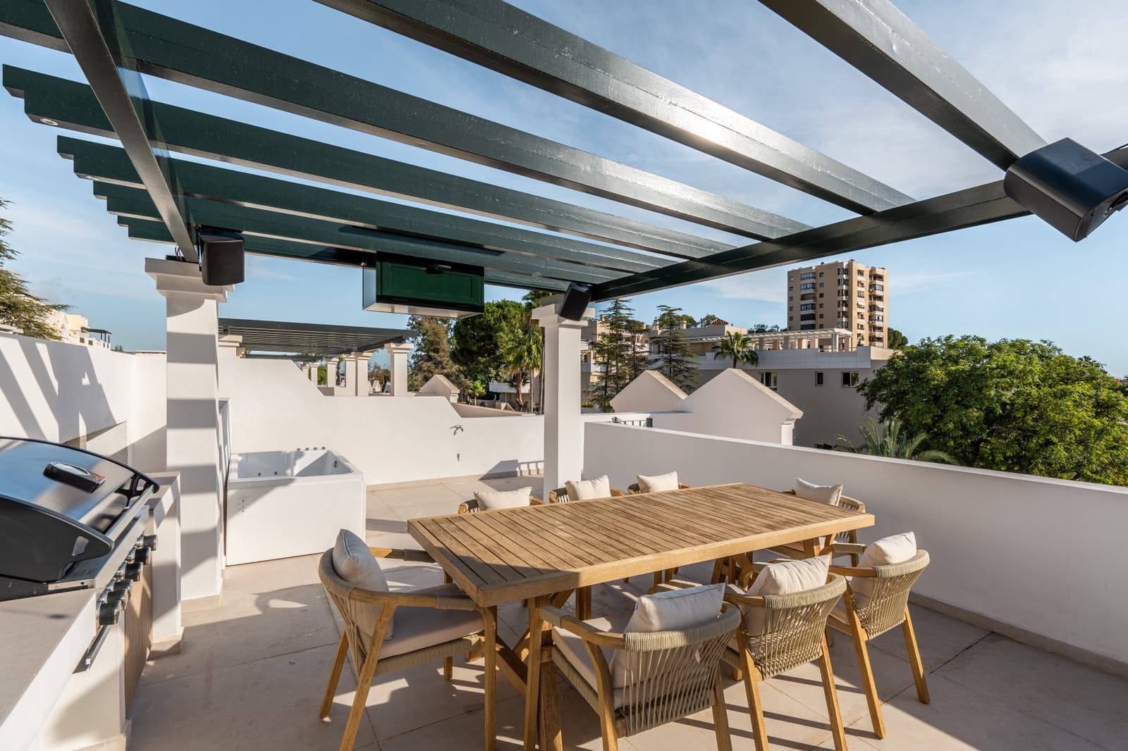 3 sypialnia Penthouse na sprzedaż w Marbella z basenem - 1 250 000 € (Ref: 10025208)