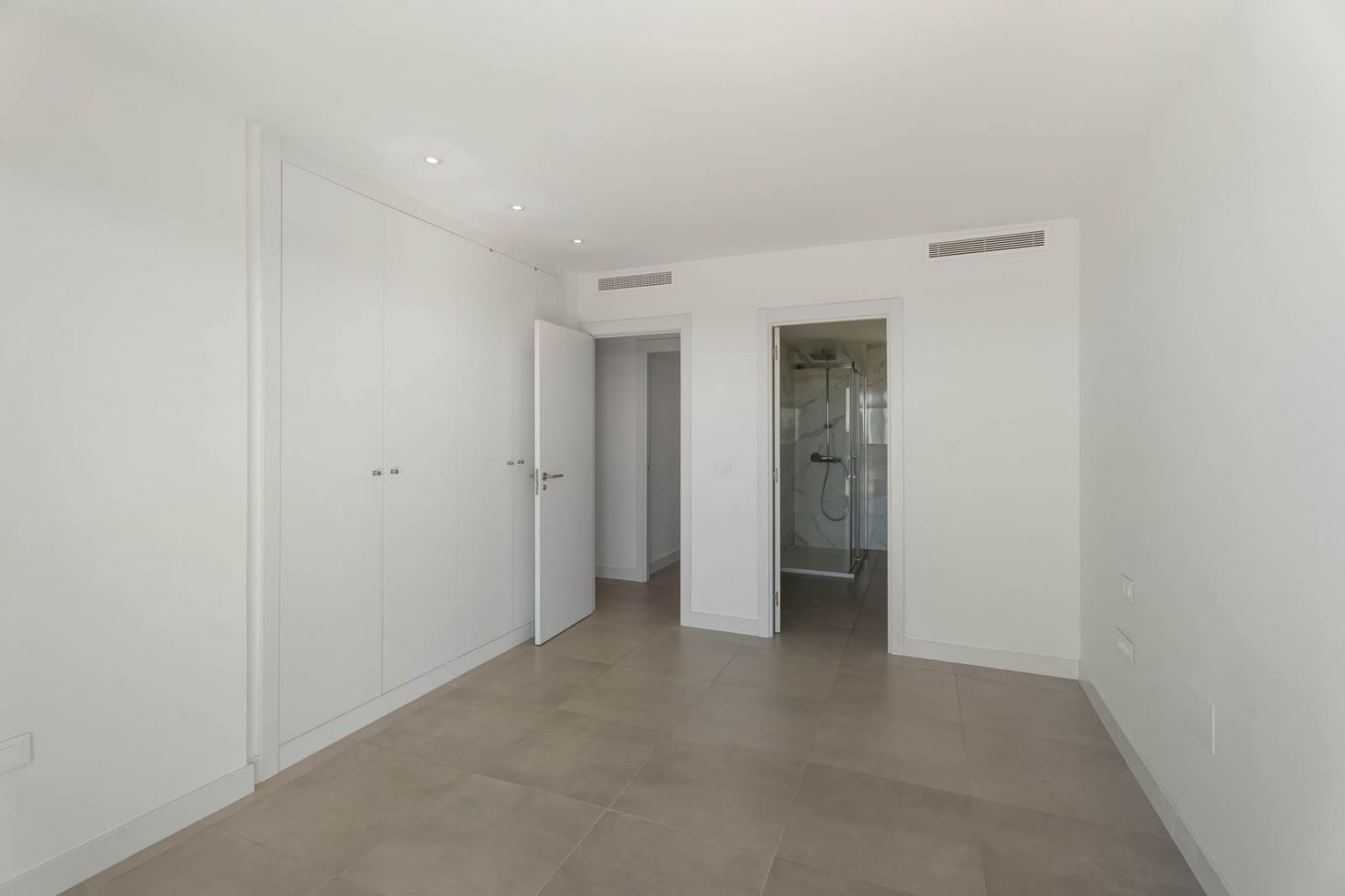 3 quarto Penthouse para venda em New Golden Mile com piscina - 695 000 € (Ref: 10025209)