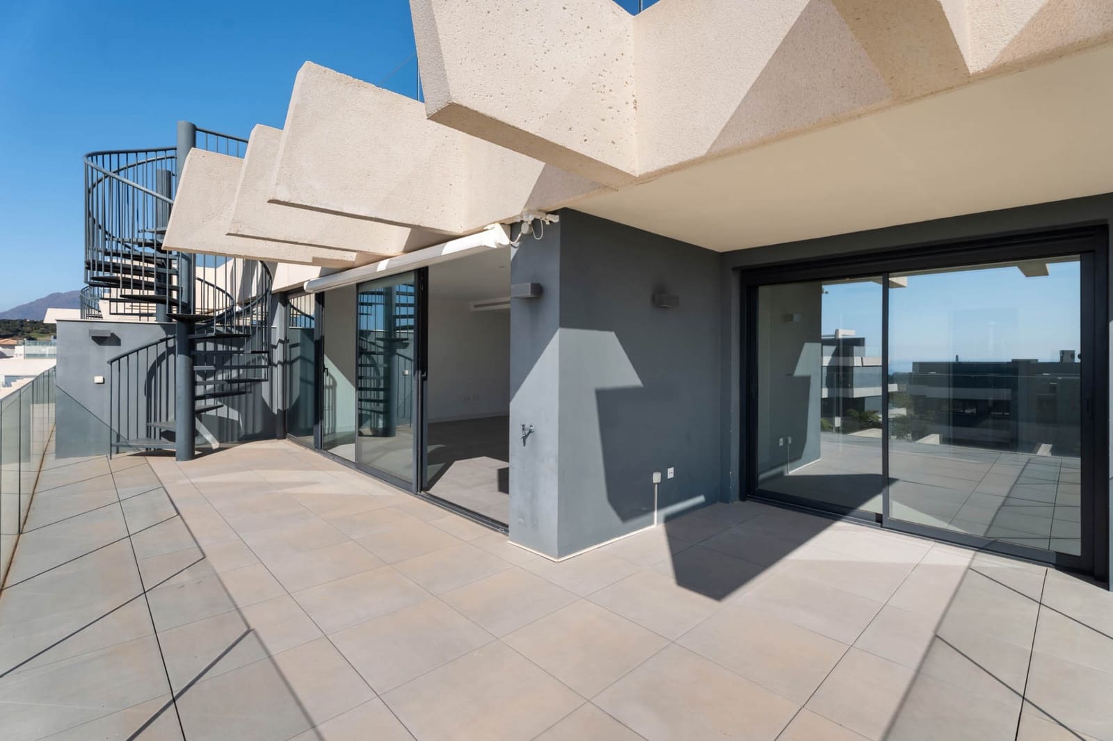 3 quarto Penthouse para venda em New Golden Mile com piscina - 695 000 € (Ref: 10025209)