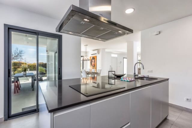 4 chambre Villa/Maison à vendre à Marbella avec piscine garage - 1 700 000 € (Ref: 10035000)