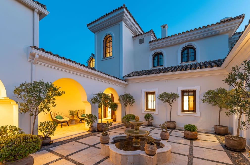 5 bedroom Villa for sale in Marbella with pool garage - € 4,750,000 (Ref: 10035001)