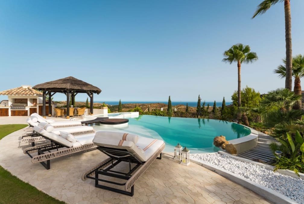 5 bedroom Villa for sale in Marbella with pool garage - € 4,750,000 (Ref: 10035001)