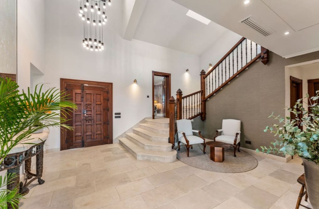 5 bedroom Villa for sale in Marbella with pool garage - € 4,750,000 (Ref: 10035001)