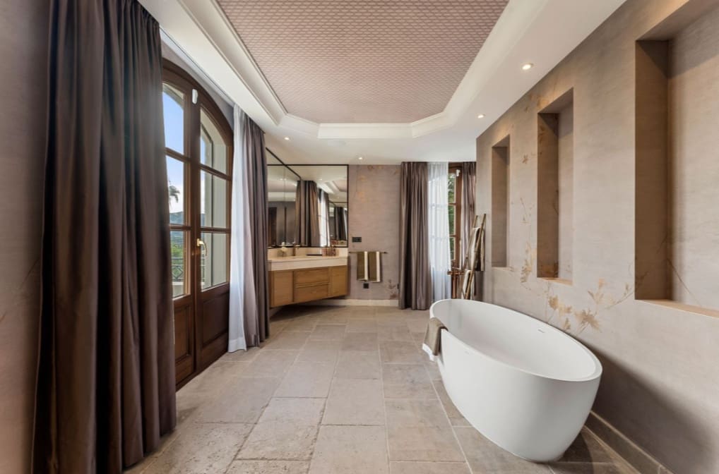 5 bedroom Villa for sale in Marbella with pool garage - € 4,750,000 (Ref: 10035001)