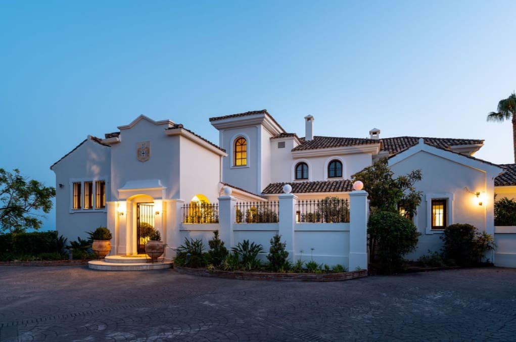 5 bedroom Villa for sale in Marbella with pool garage - € 4,750,000 (Ref: 10035001)