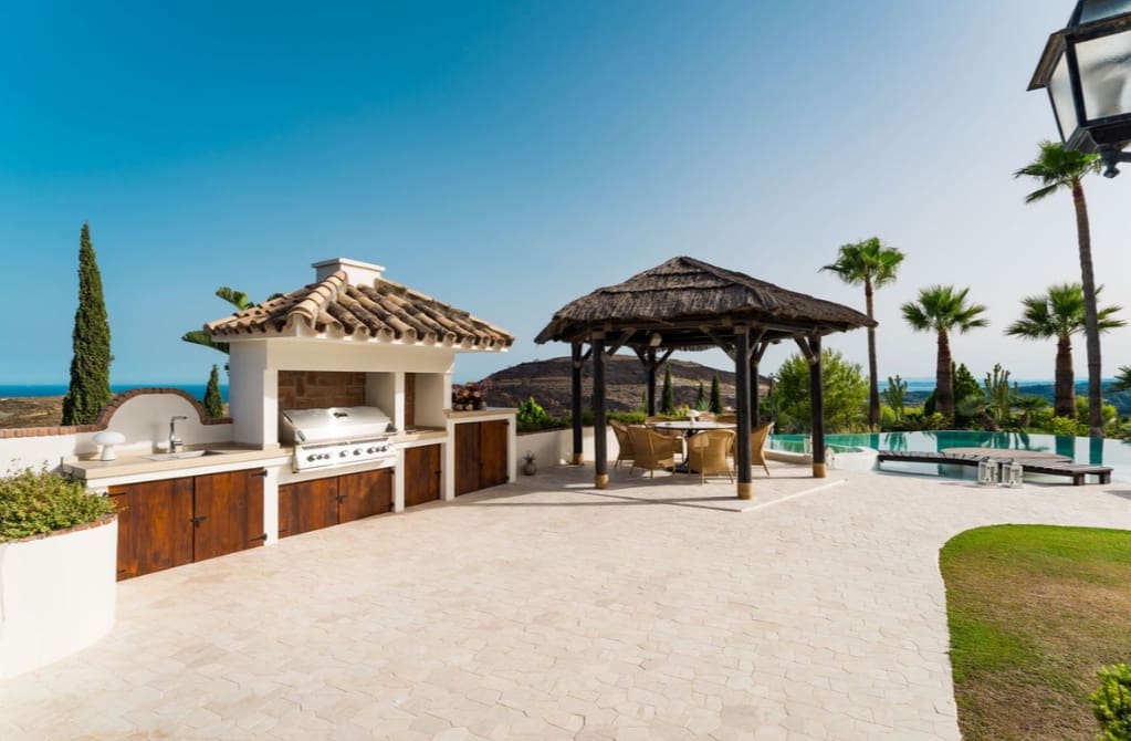 5 bedroom Villa for sale in Marbella with pool garage - € 4,750,000 (Ref: 10035001)