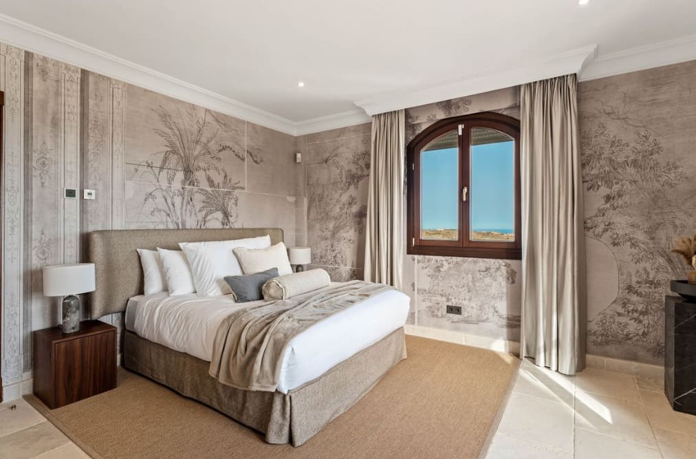 5 bedroom Villa for sale in Marbella with pool garage - € 4,750,000 (Ref: 10035001)