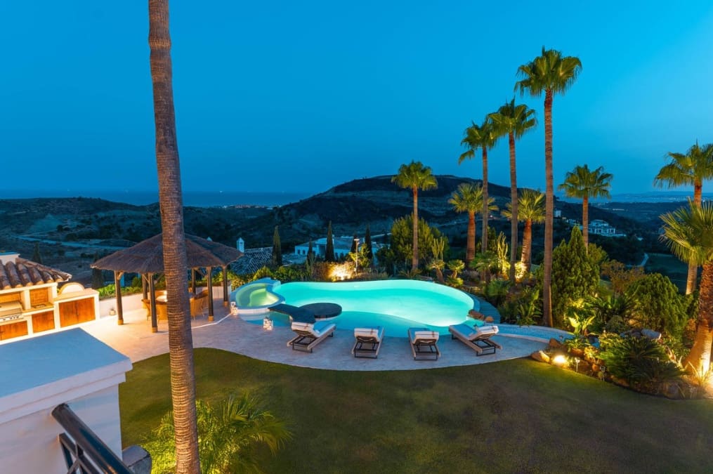 5 bedroom Villa for sale in Marbella with pool garage - € 4,750,000 (Ref: 10035001)