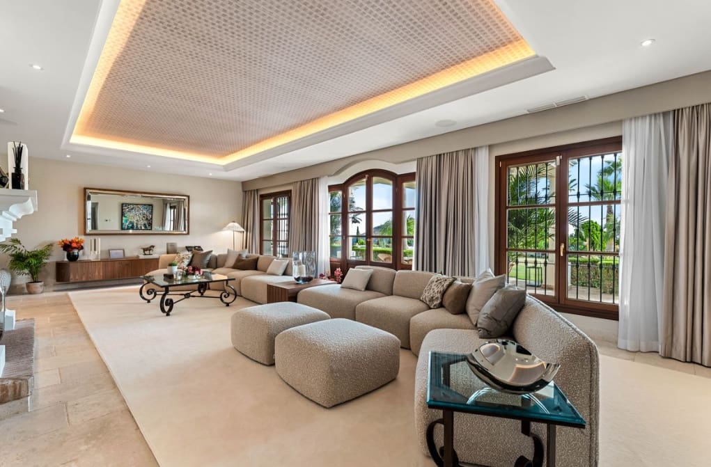5 bedroom Villa for sale in Marbella with pool garage - € 4,750,000 (Ref: 10035001)
