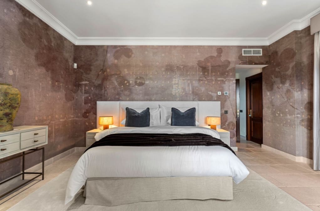 5 bedroom Villa for sale in Marbella with pool garage - € 4,750,000 (Ref: 10035001)