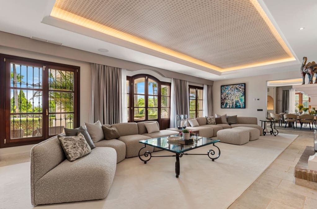 5 bedroom Villa for sale in Marbella with pool garage - € 4,750,000 (Ref: 10035001)