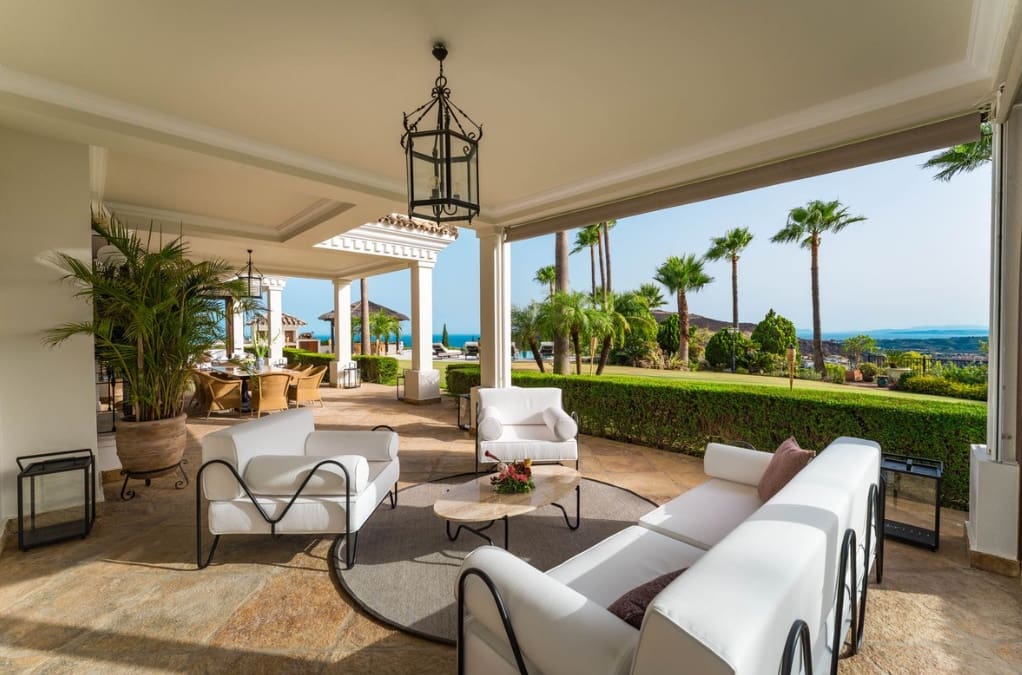 5 bedroom Villa for sale in Marbella with pool garage - € 4,750,000 (Ref: 10035001)