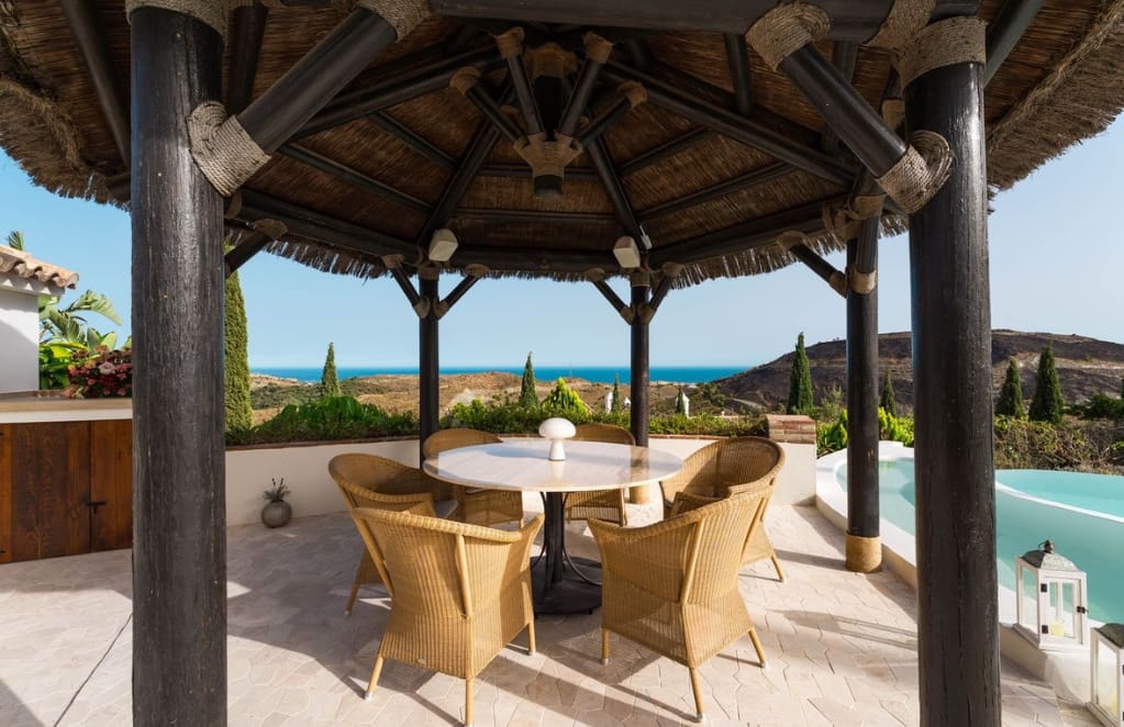 5 bedroom Villa for sale in Marbella with pool garage - € 4,750,000 (Ref: 10035001)