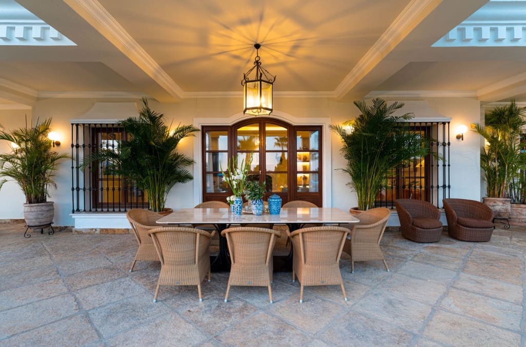 5 bedroom Villa for sale in Marbella with pool garage - € 4,750,000 (Ref: 10035001)