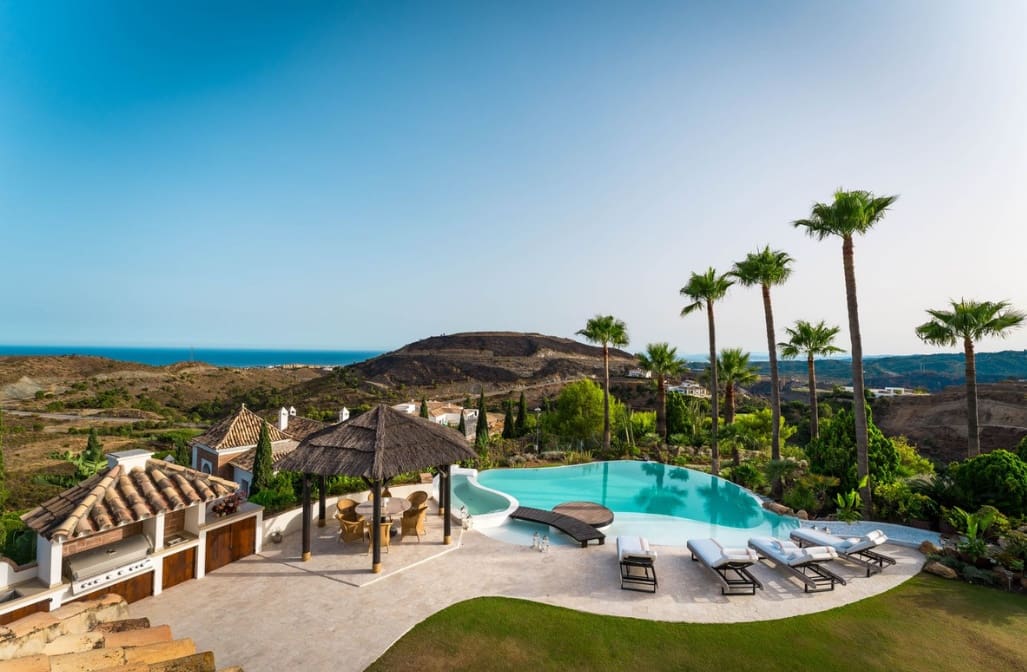 5 bedroom Villa for sale in Marbella with pool garage - € 4,750,000 (Ref: 10035001)