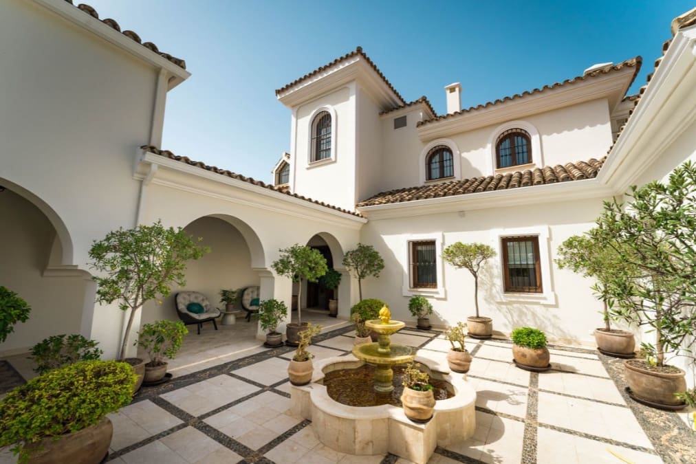 5 bedroom Villa for sale in Marbella with pool garage - € 4,750,000 (Ref: 10035001)
