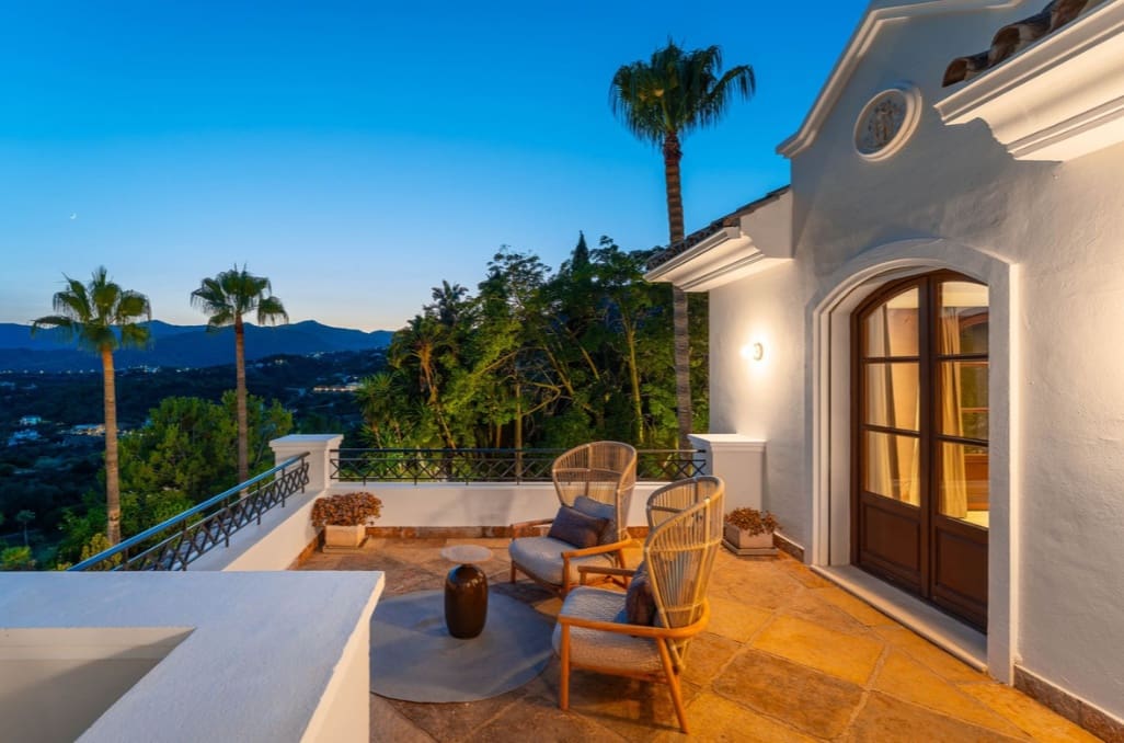 5 bedroom Villa for sale in Marbella with pool garage - € 4,750,000 (Ref: 10035001)