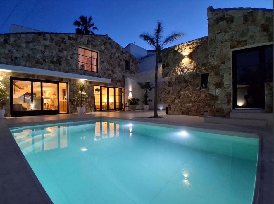 6 bedroom Villa for sale in Bahia Dorada with pool - € 2,495,000 (Ref: 10035002)